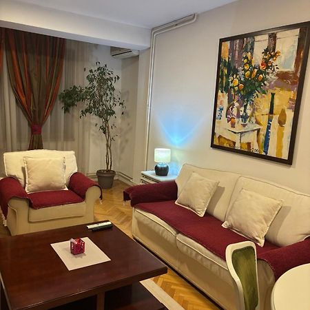 Lovely Square Apartment Purple Velvet Skopje Extérieur photo