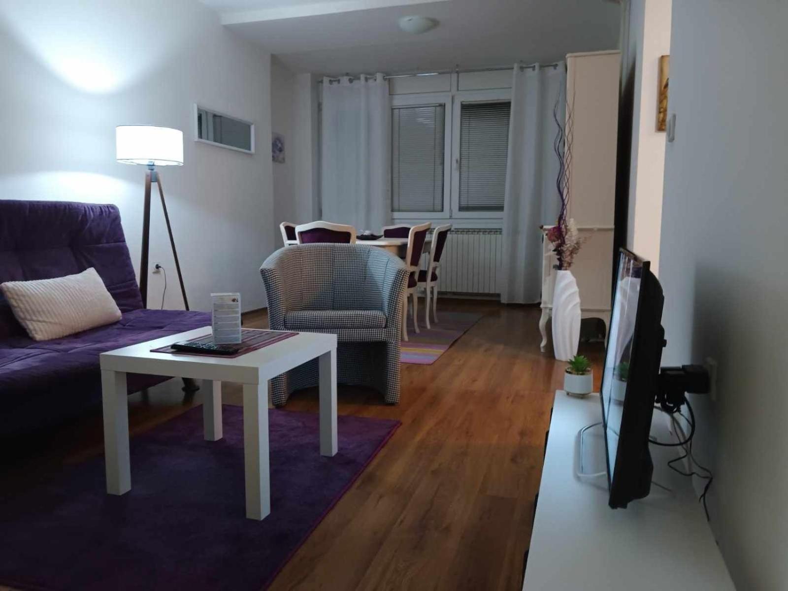 Lovely Square Apartment Purple Velvet Skopje Extérieur photo
