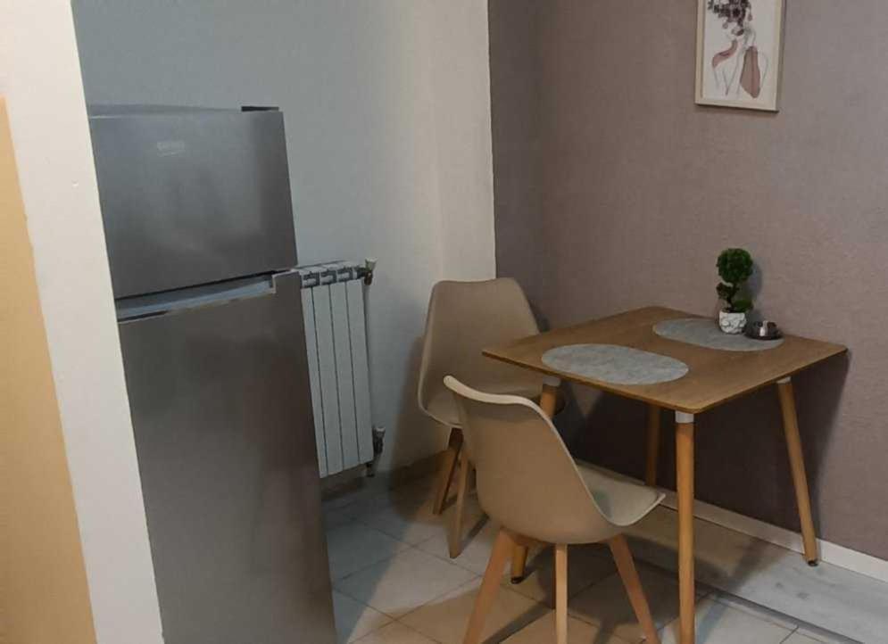Lovely Square Apartment Purple Velvet Skopje Extérieur photo