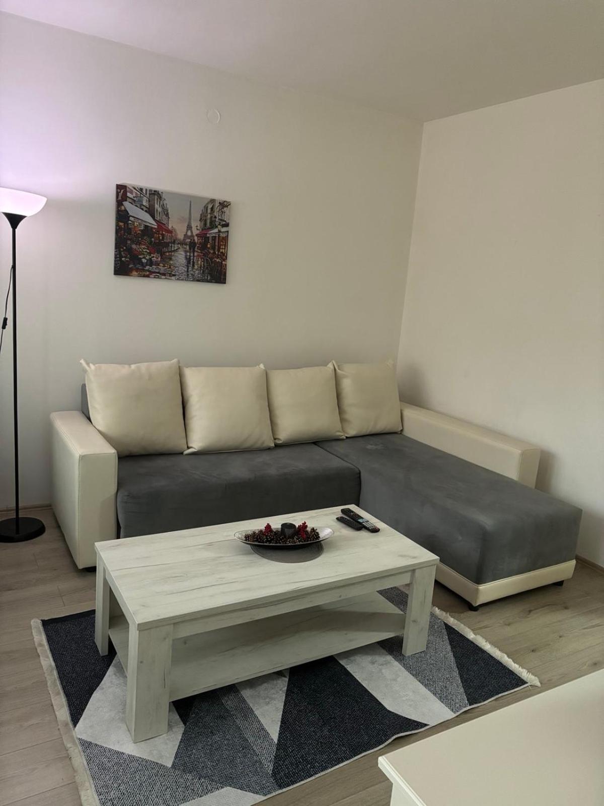 Lovely Square Apartment Purple Velvet Skopje Extérieur photo