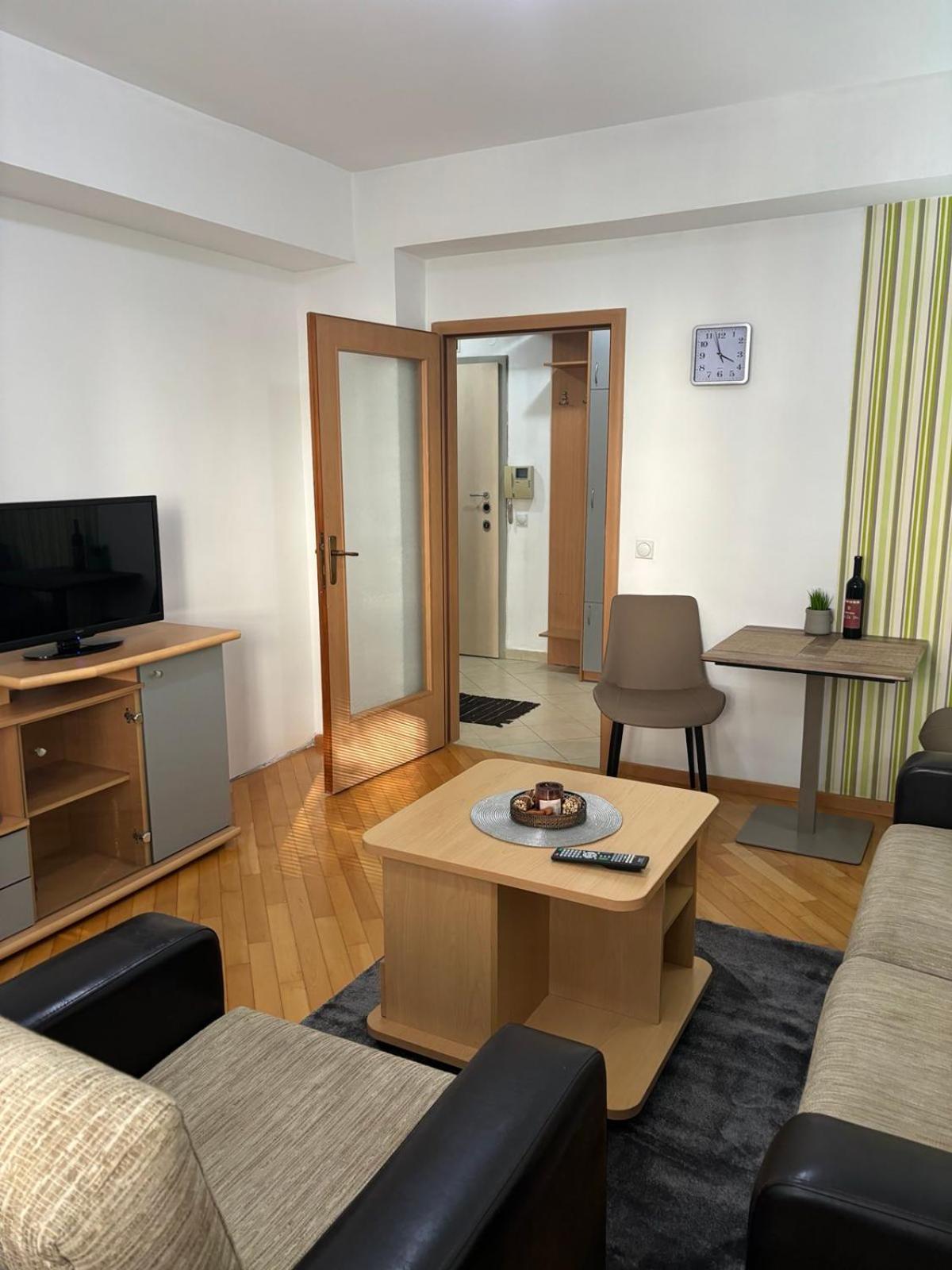 Lovely Square Apartment Purple Velvet Skopje Extérieur photo