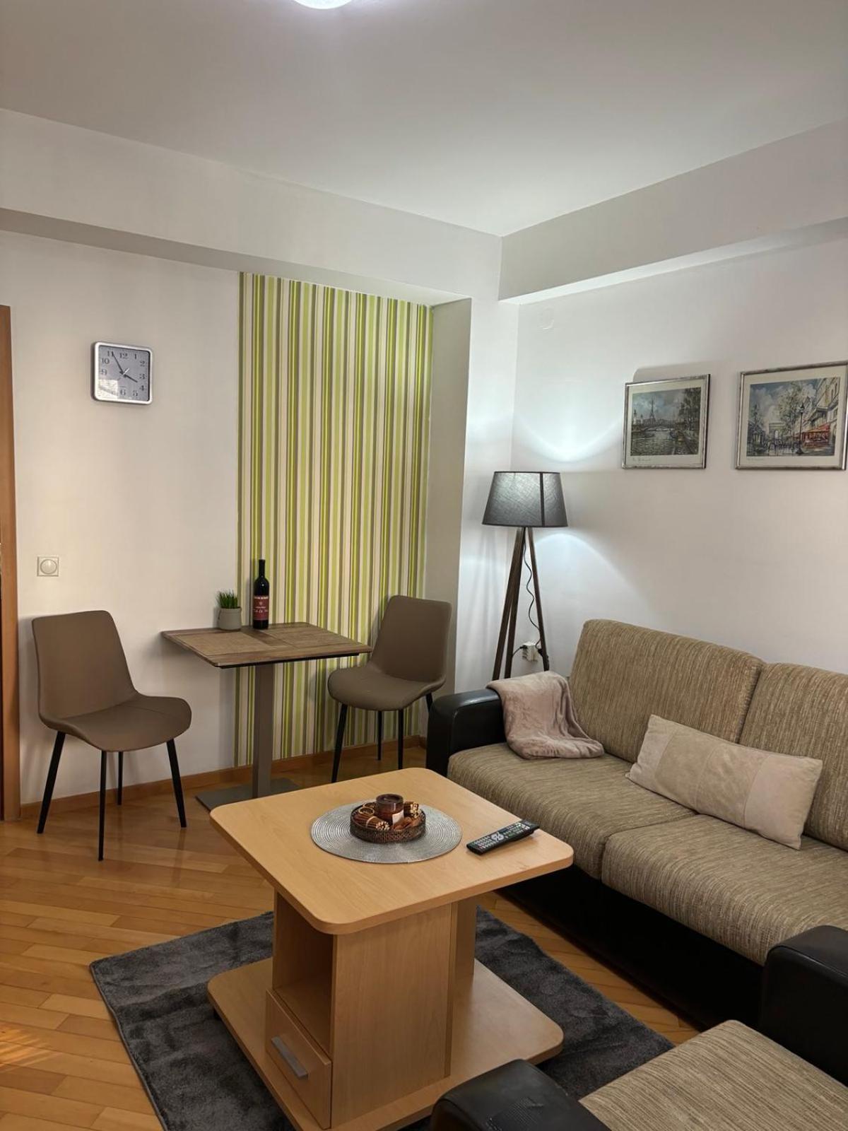 Lovely Square Apartment Purple Velvet Skopje Extérieur photo