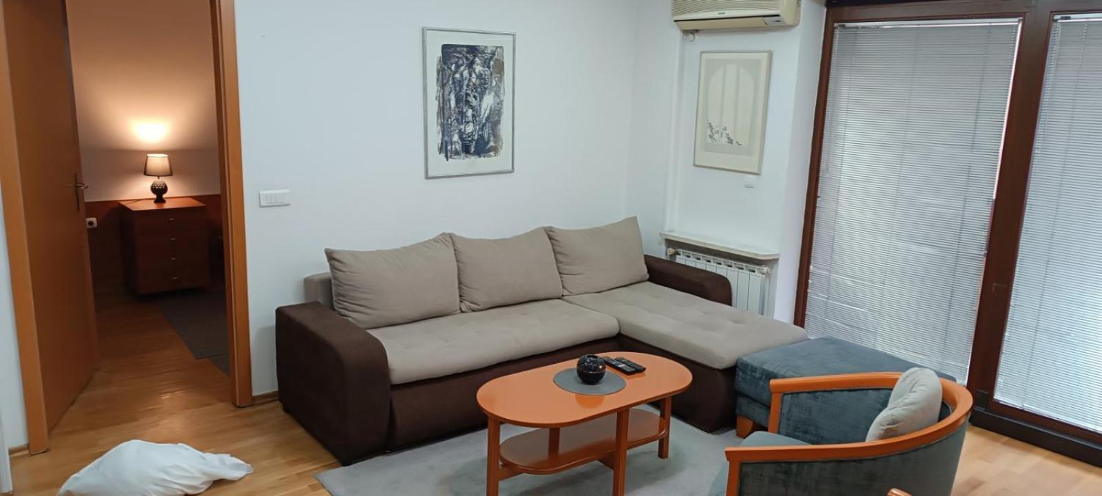 Lovely Square Apartment Purple Velvet Skopje Chambre photo