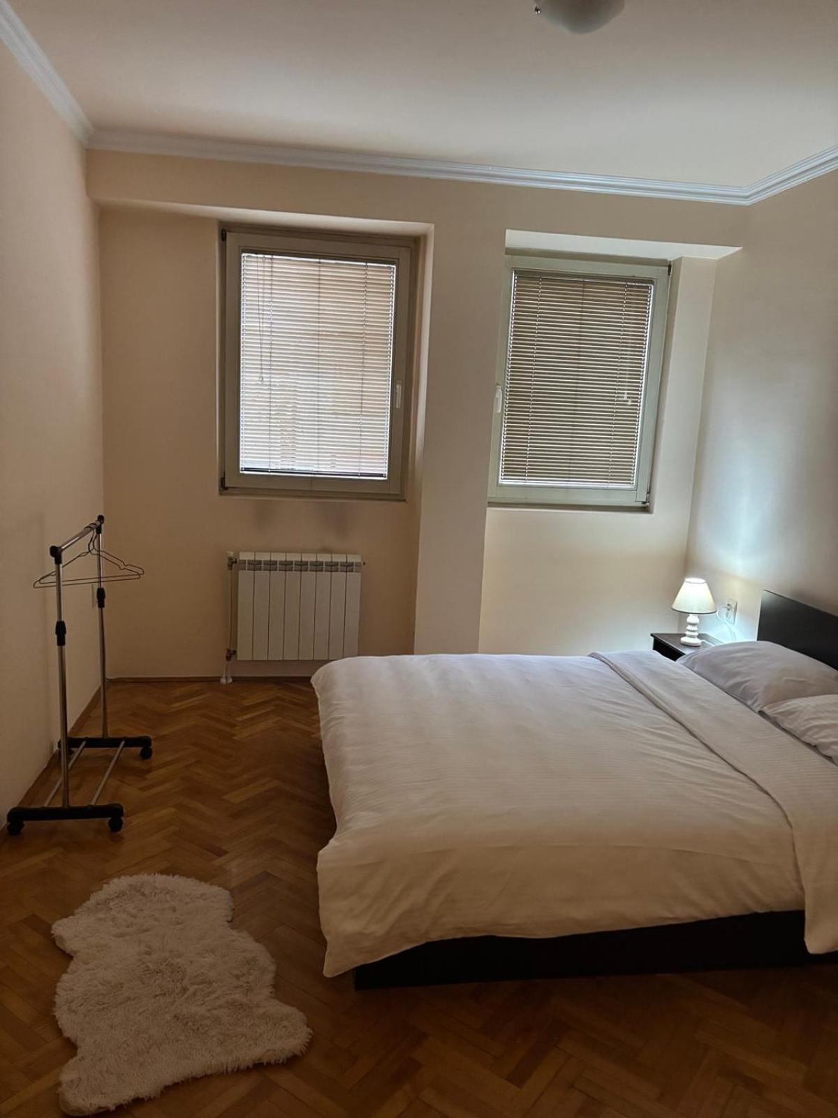 Lovely Square Apartment Purple Velvet Skopje Chambre photo