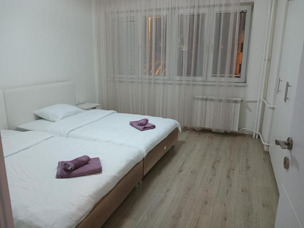 Lovely Square Apartment Purple Velvet Skopje Chambre photo