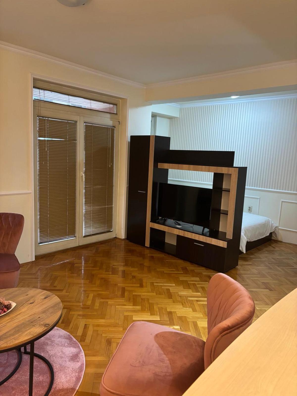 Lovely Square Apartment Purple Velvet Skopje Chambre photo