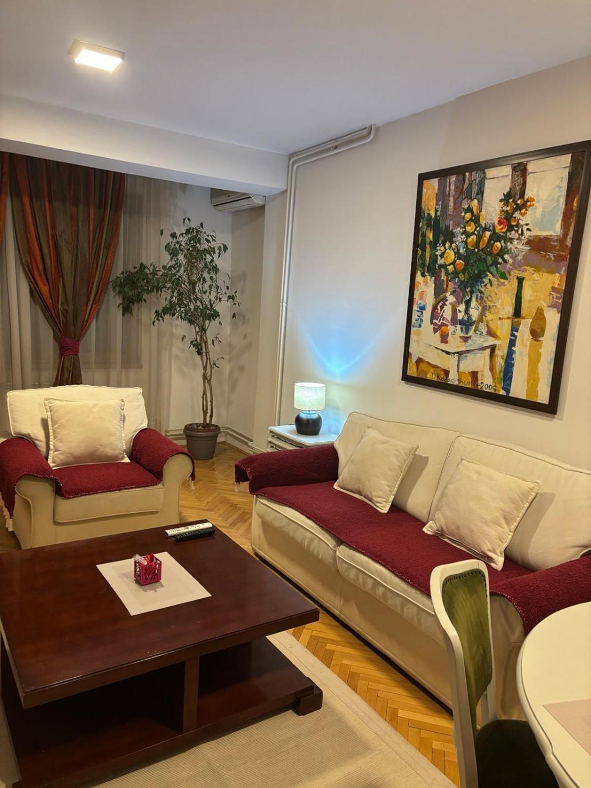 Lovely Square Apartment Purple Velvet Skopje Extérieur photo