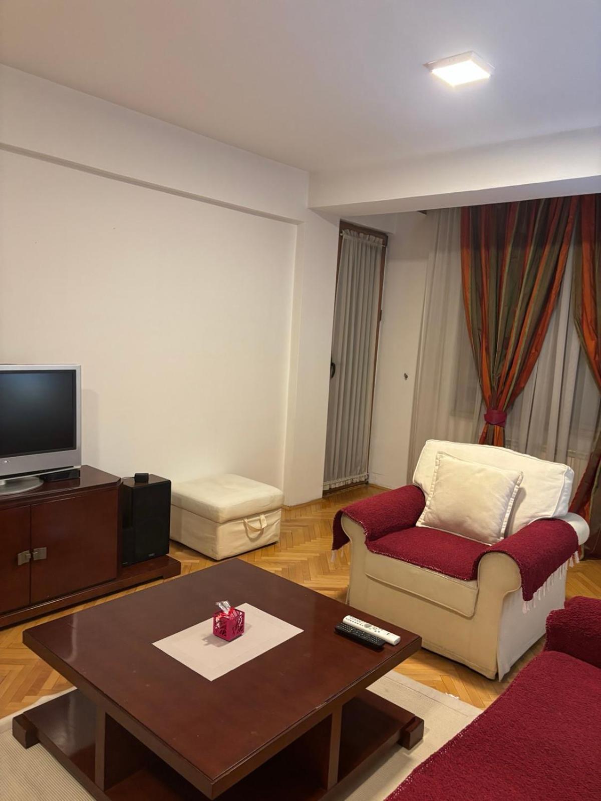 Lovely Square Apartment Purple Velvet Skopje Extérieur photo