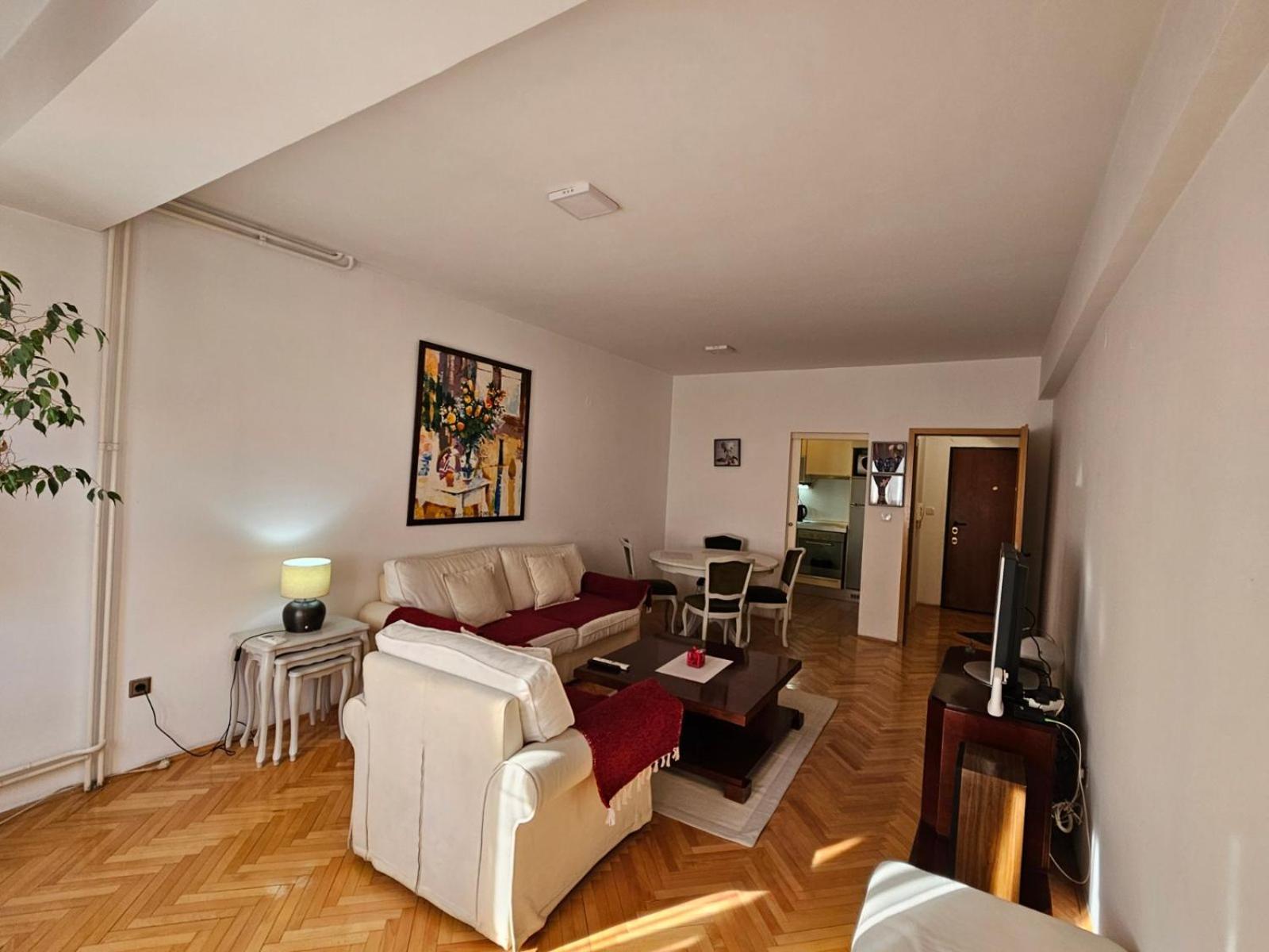 Lovely Square Apartment Purple Velvet Skopje Extérieur photo