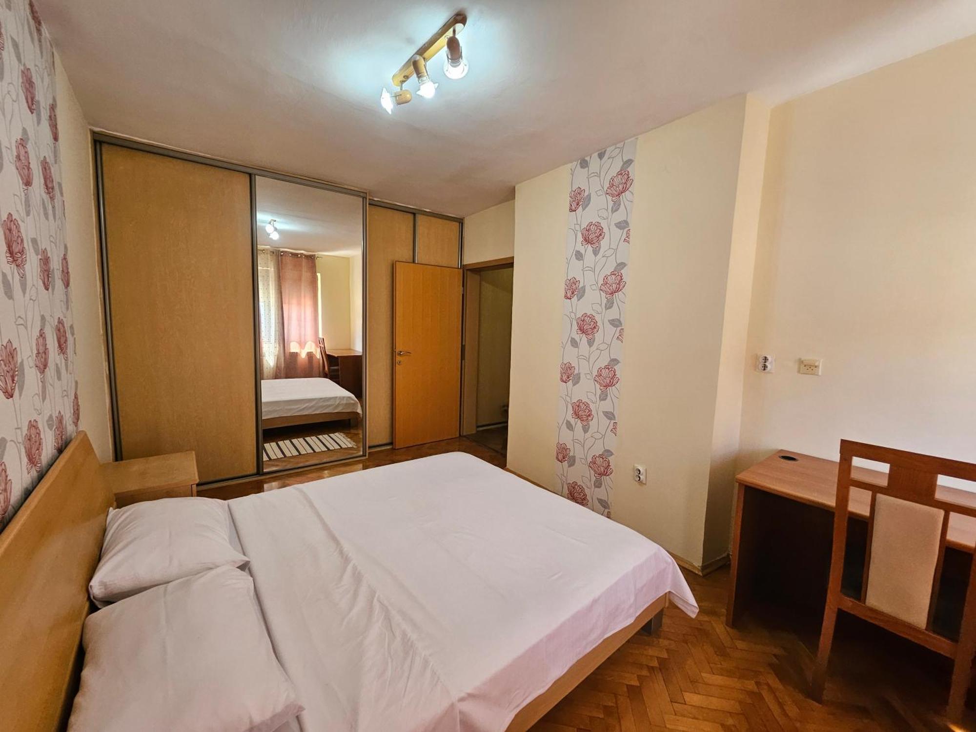 Lovely Square Apartment Purple Velvet Skopje Chambre photo