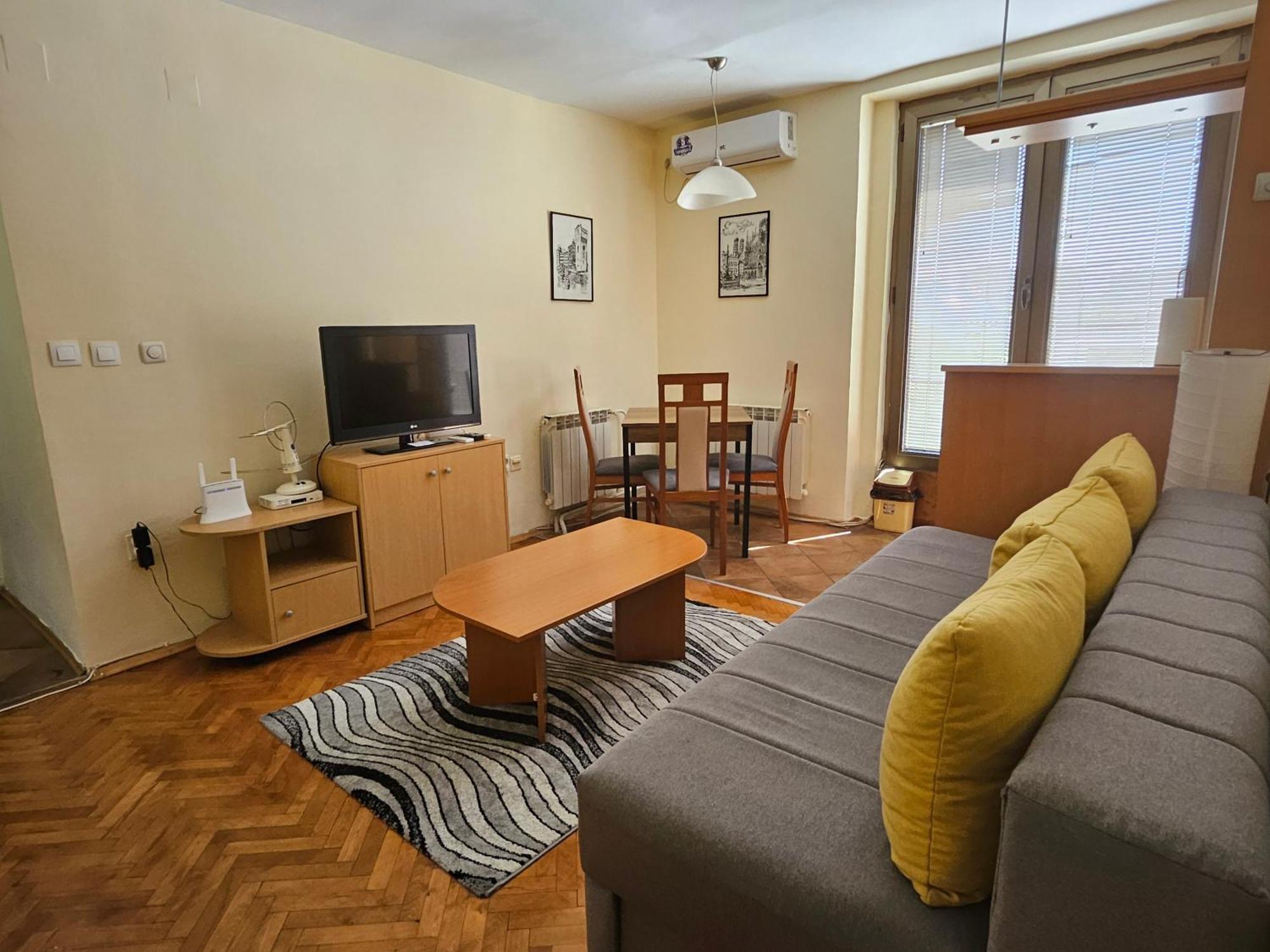 Lovely Square Apartment Purple Velvet Skopje Extérieur photo