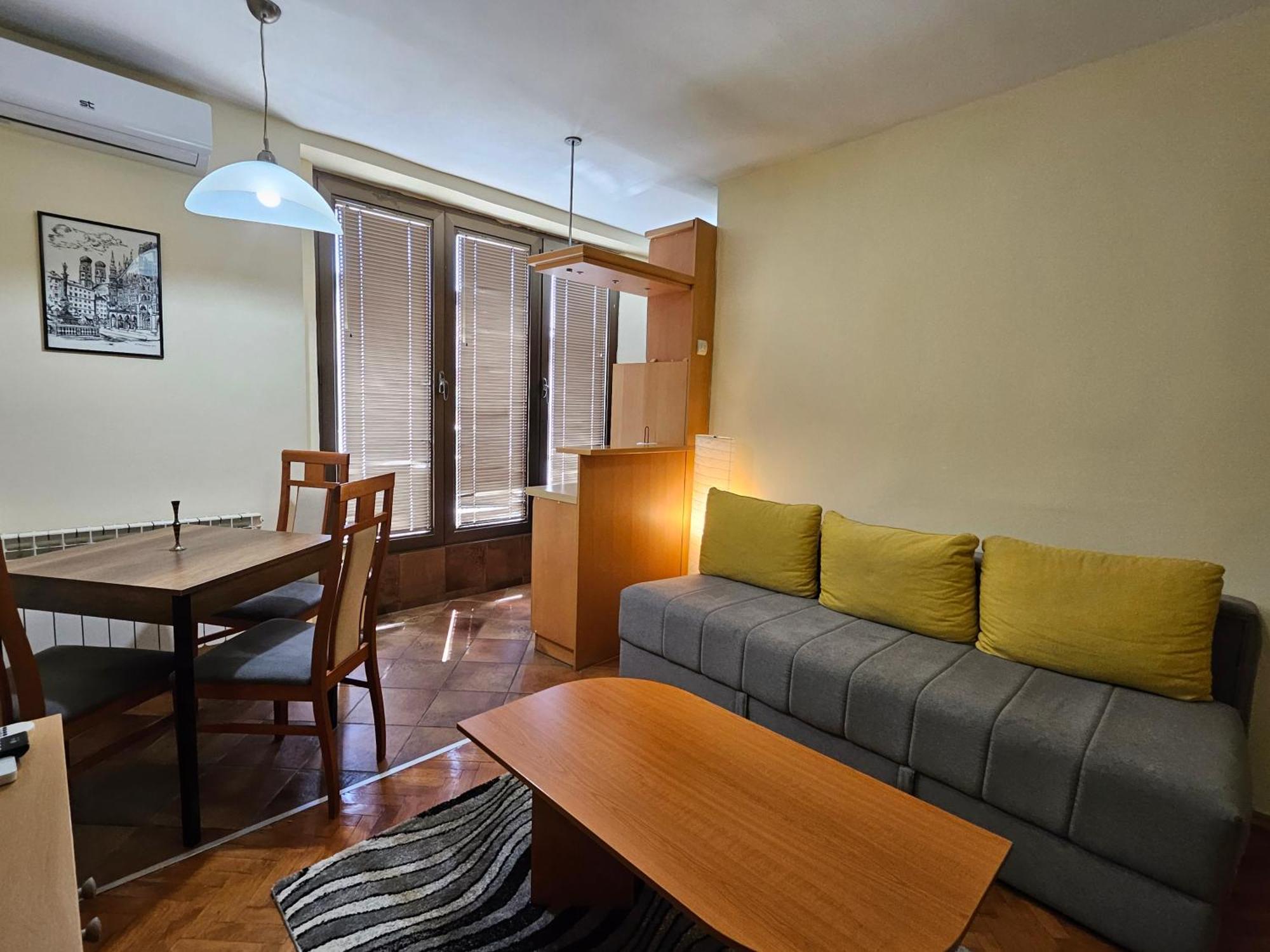 Lovely Square Apartment Purple Velvet Skopje Extérieur photo